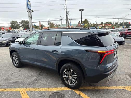 2025 Chevrolet Traverse LT