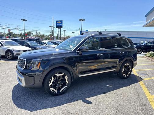 Ebony Black 2024 Kia Telluride S