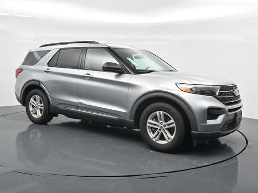 Silver Metallic 2021 Ford Explorer XLT