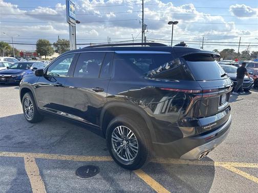 2025 Chevrolet Traverse LT