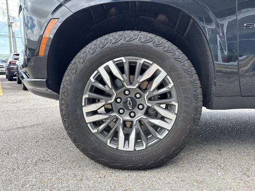 Black 2025 Chevrolet Suburban Z71