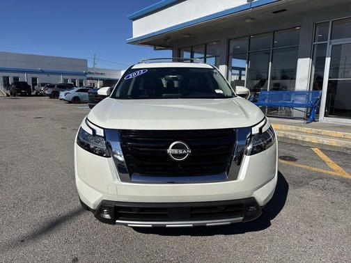2022 Nissan Pathfinder SL