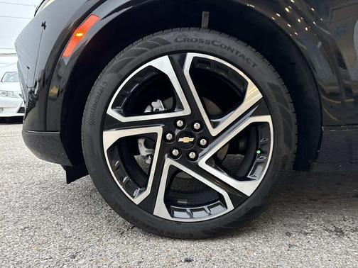 Black 2025 Chevrolet Equinox EV LT 2