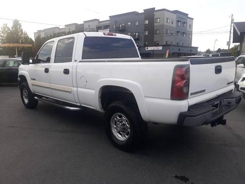 2004 Chevrolet Silverado 2500 LS H/D Crew Cab