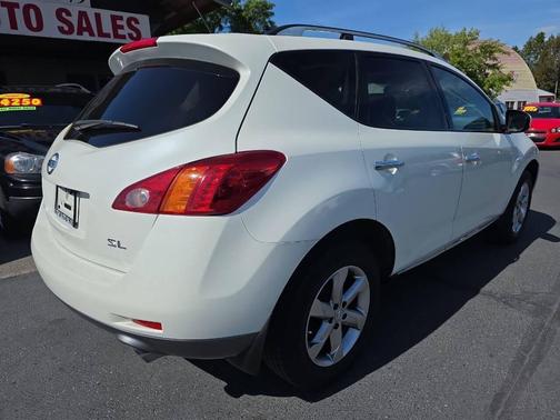 White 2010 Nissan Murano SL