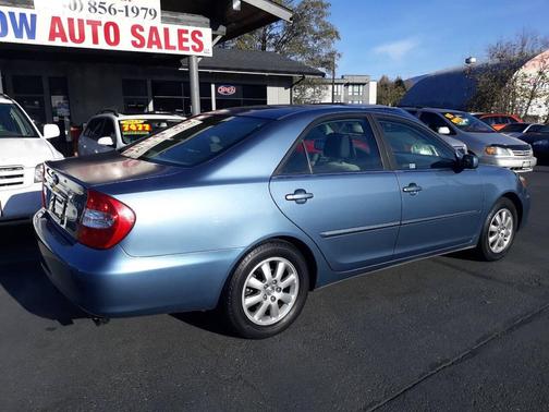 2004 Toyota Camry XLE