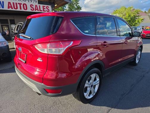 Red 2014 Ford Escape SE