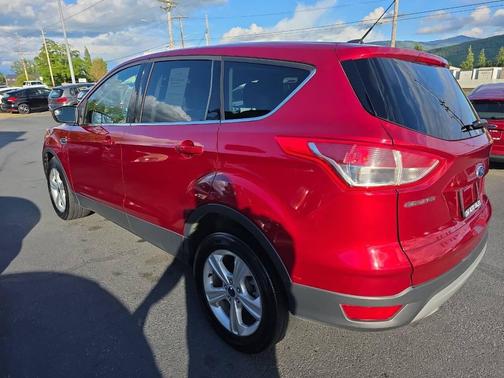 Red 2014 Ford Escape SE