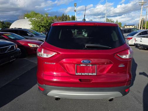 Red 2014 Ford Escape SE