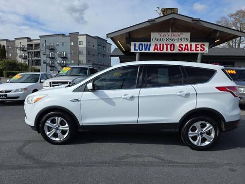 White 2015 Ford Escape SE