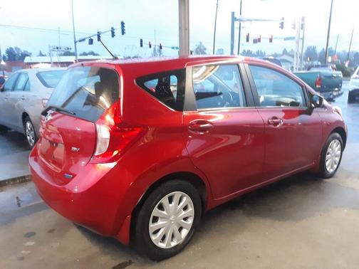 Maroon 2015 Nissan Versa Note SV