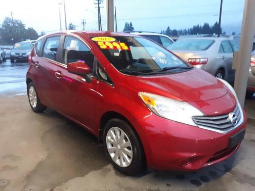 Maroon 2015 Nissan Versa Note SV