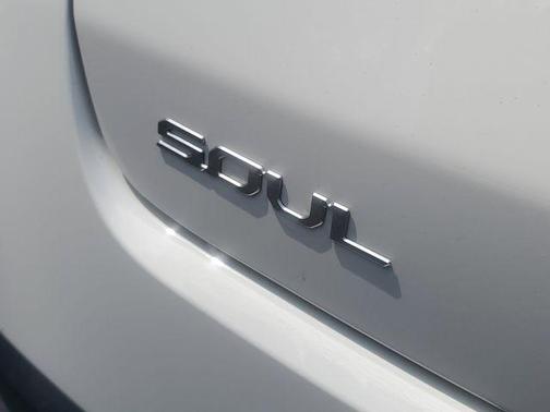 Clear White/Black Roof 2025 Kia Soul S