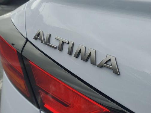 Sky 2026 Nissan Altima SR FWD