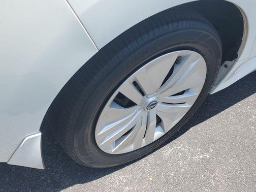Glacier White 2023 Nissan Leaf S 40 kWh