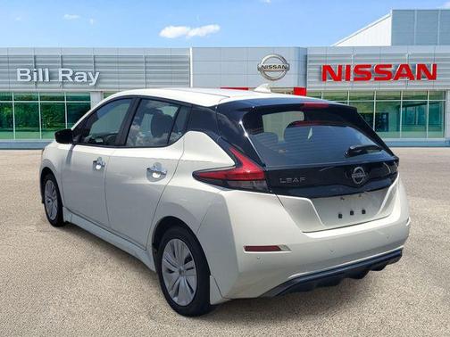 Glacier White 2023 Nissan Leaf S 40 kWh