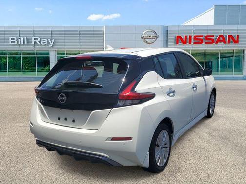 Glacier White 2023 Nissan Leaf S 40 kWh