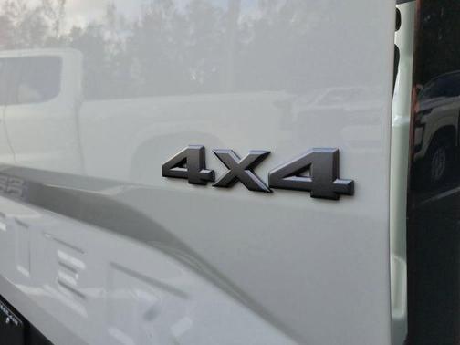 Boulder Gray Pearl 2026 Nissan Frontier SV