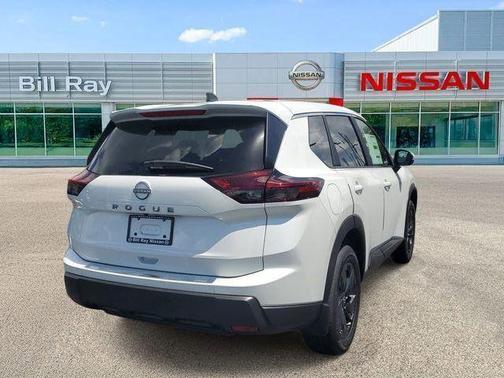 Everest White Pearl Tricoat 2026 Nissan Rogue SV