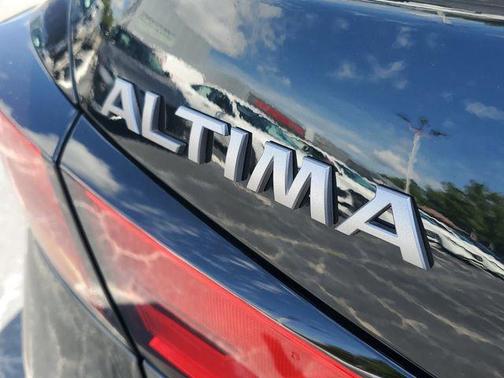 Super Black 2026 Nissan Altima SR FWD