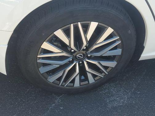 Pearl White Tricoat 2024 Nissan Altima 2.5 SV