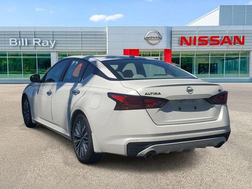 Pearl White Tricoat 2024 Nissan Altima 2.5 SV