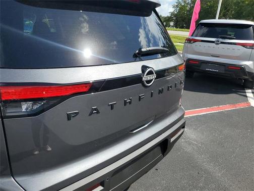 2025 Nissan Pathfinder SV FWD