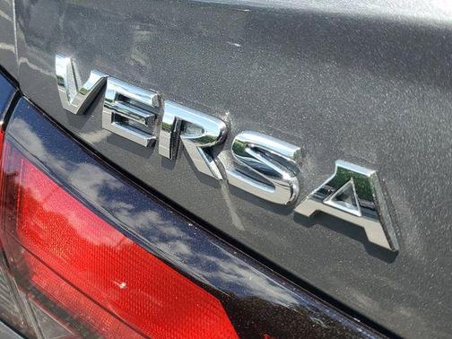 Gun Metallic 2025 Nissan Versa 1.6 SV