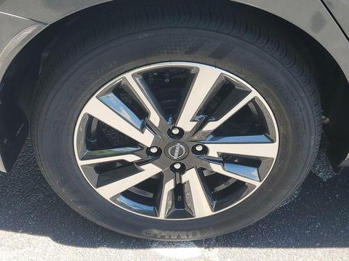 Gun Metallic 2025 Nissan Versa 1.6 SV