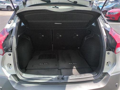 2020 Nissan Kicks SR