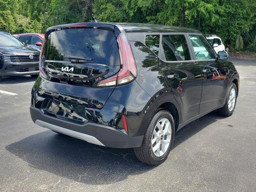 Fusion Black 2025 Kia Soul LX