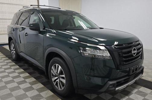 2023 Nissan Pathfinder SL 4WD