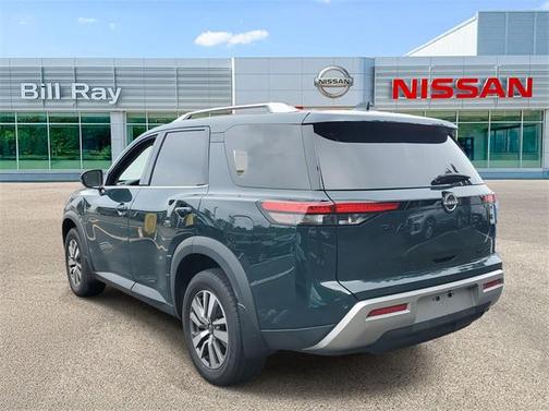 2023 Nissan Pathfinder SL 4WD