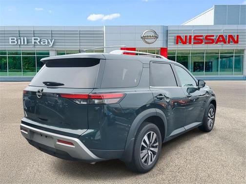 2023 Nissan Pathfinder SL 4WD