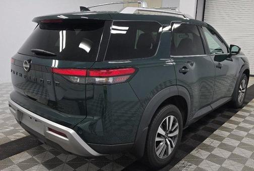 2023 Nissan Pathfinder SL 4WD
