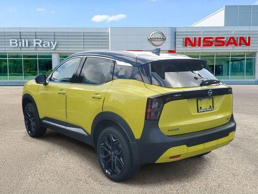 Yuzu Yellow Metallic/Super Black 2026 Nissan Kicks SR