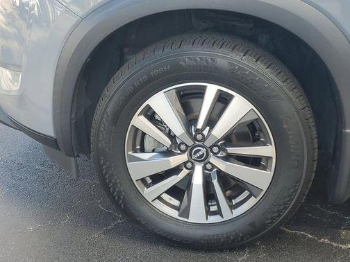 2022 Nissan Pathfinder SL 2WD