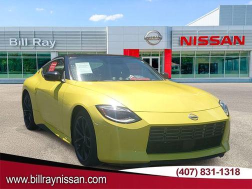 Ikazuchi Yellow Pearl Tricoat/Super Black 2024 Nissan Z Performance Manual