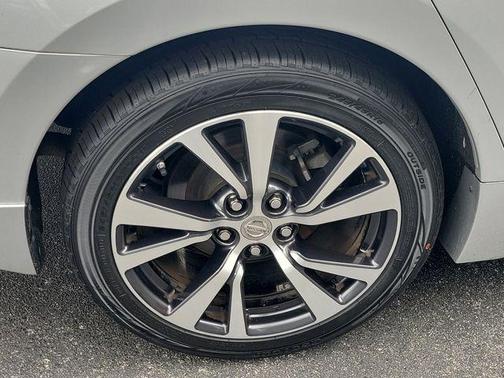 Brilliant Silver 2016 Nissan Maxima 3.5 SV