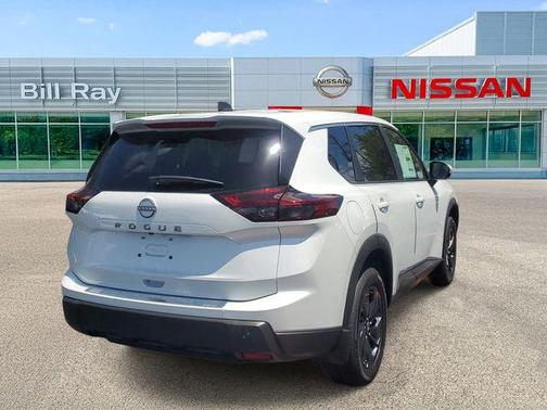 Everest White Pearl Tricoat 2026 Nissan Rogue SV