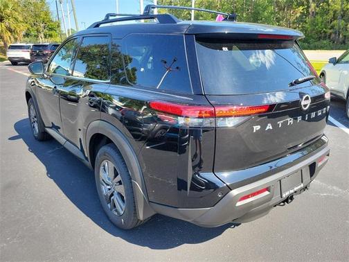 2025 Nissan Pathfinder SV FWD