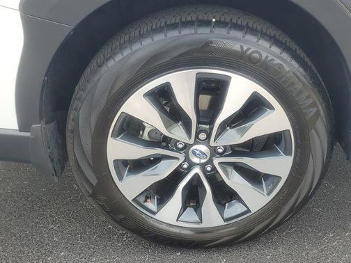 Crystal White Pearl 2025 Subaru Outback Limited