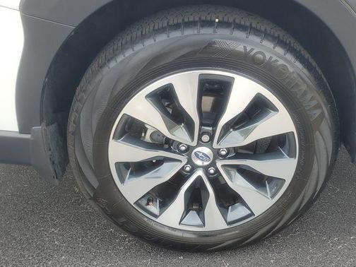 Crystal White Pearl 2025 Subaru Outback Limited