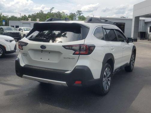 Crystal White Pearl 2025 Subaru Outback Limited