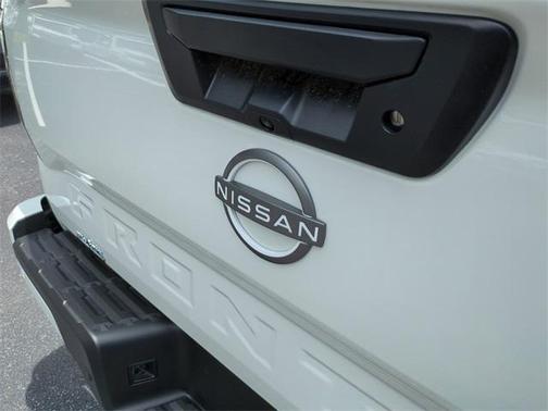 2025 Nissan Frontier SV