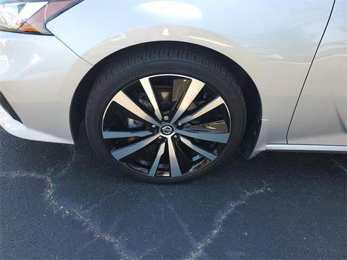 2021 Nissan Altima SR FWD