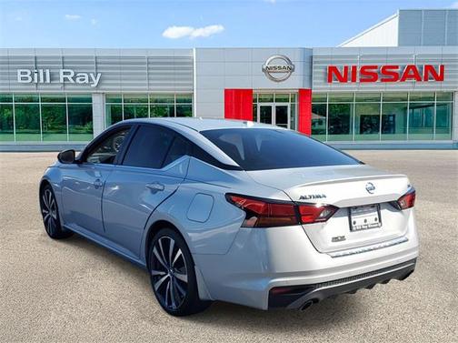 2021 Nissan Altima SR FWD