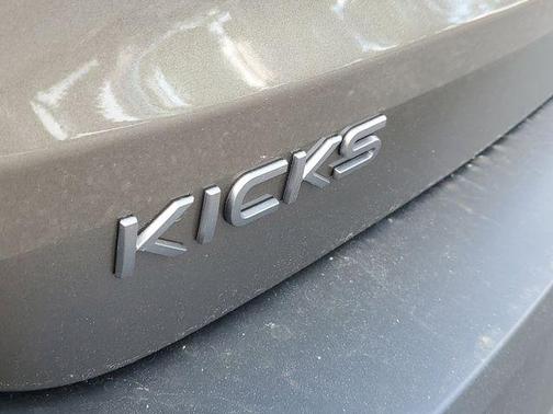 Canyon Bronze Metallic 2026 Nissan Kicks S