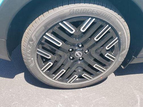 Seabreeze Blue Pearl/Black 2026 Nissan Leaf PLATINUM+