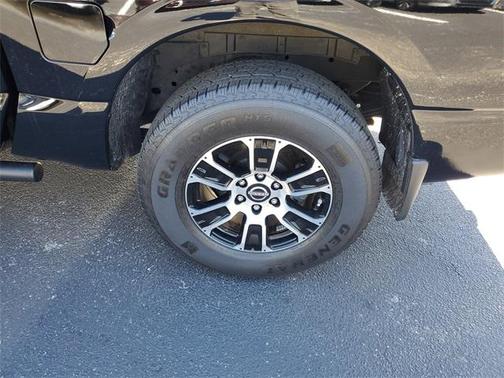 2024 Nissan Titan SV